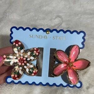 Sunday State set of 2 floral gold flower hair claw clips